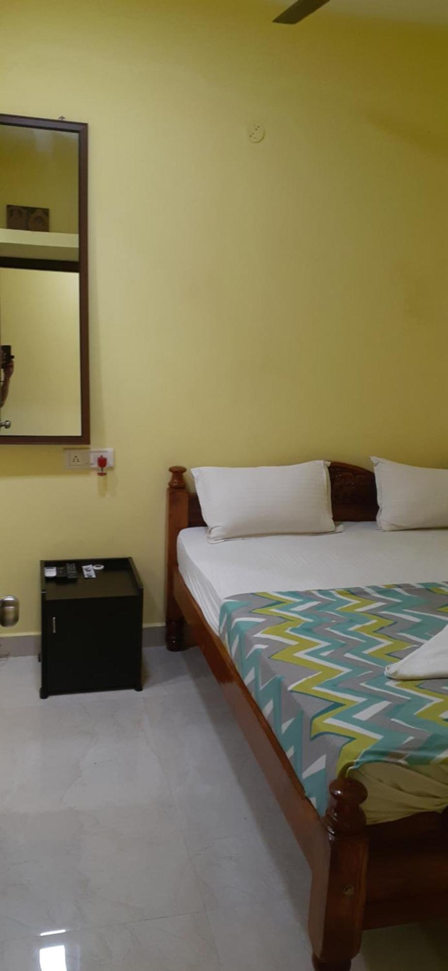 Varadhar Guest House Kanchipuram Ngoại thất bức ảnh